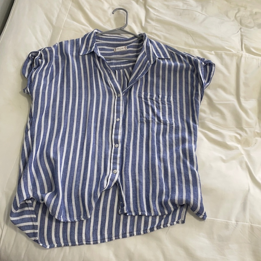 Altair’s state blue and white stripe button down